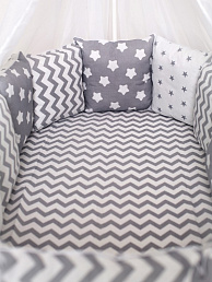 Бортик подушками в детскую кроватку "Звезда" / Серый